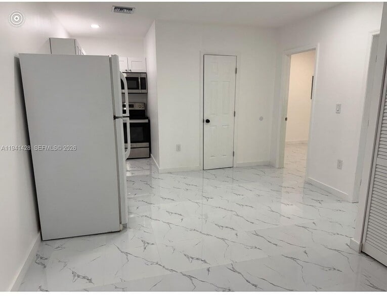 Building Photo - 4200 SW 96th Ave