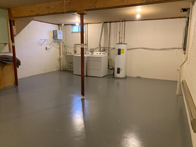 Building Photo - 334 4th St N