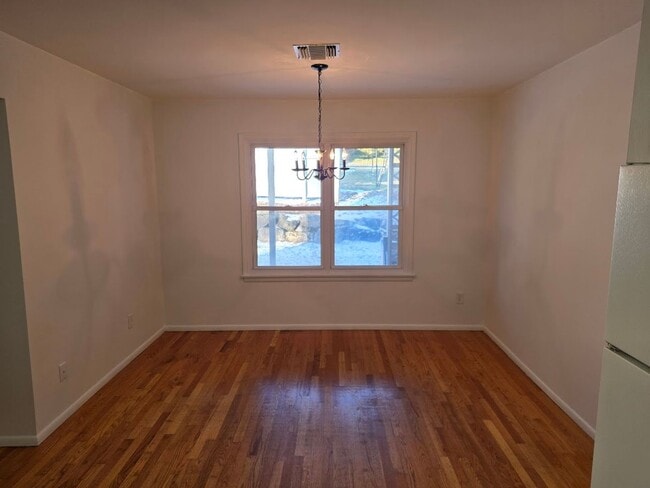 Building Photo - For Rent