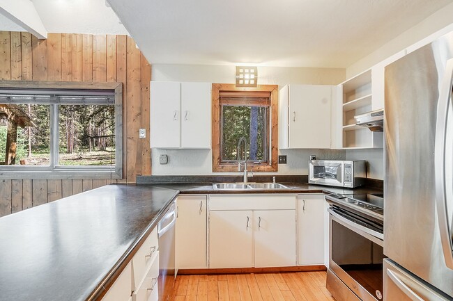 Building Photo - Cabin in the woods!  Fenced Yard!  Year le...