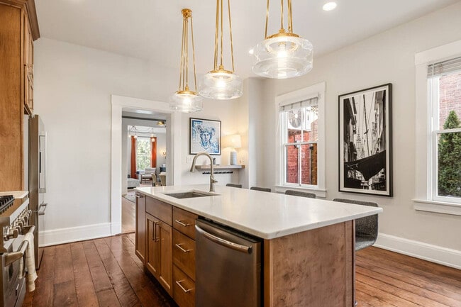 Building Photo - 1326 Broadway-SI ID1324946P