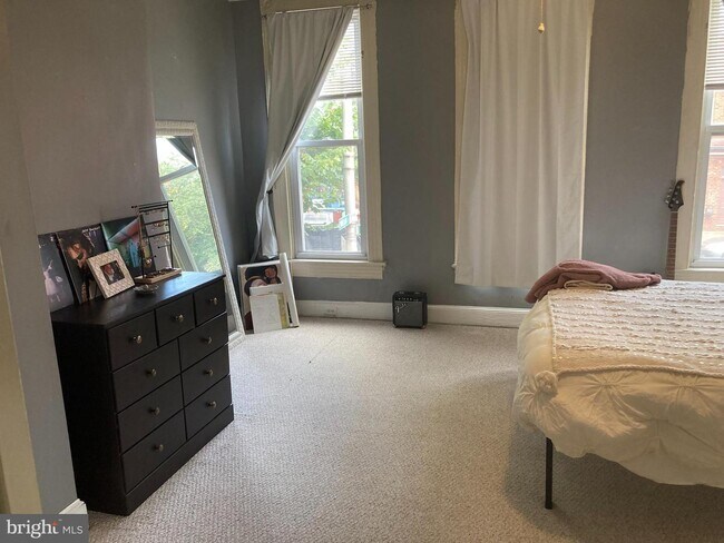 Building Photo - 914 Light St