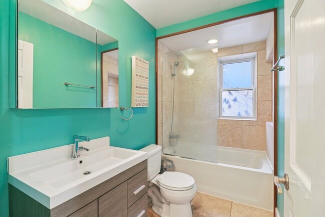 Building Photo - 7622 N Greenview Ave