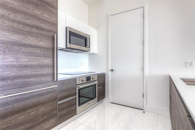 Building Photo - 301 Altara Ave