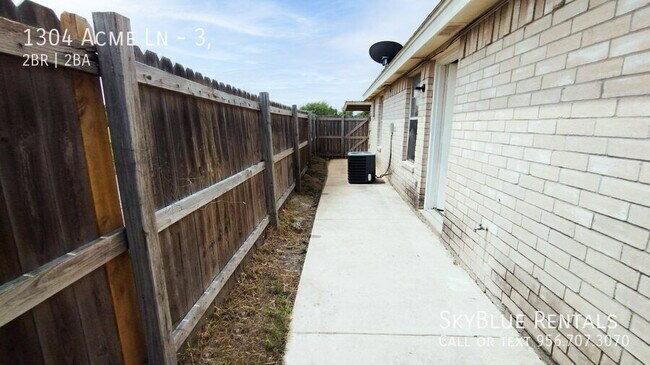Building Photo - 1304 Acme Ln