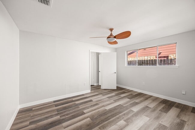 Building Photo - 19411 Long Lake Dr