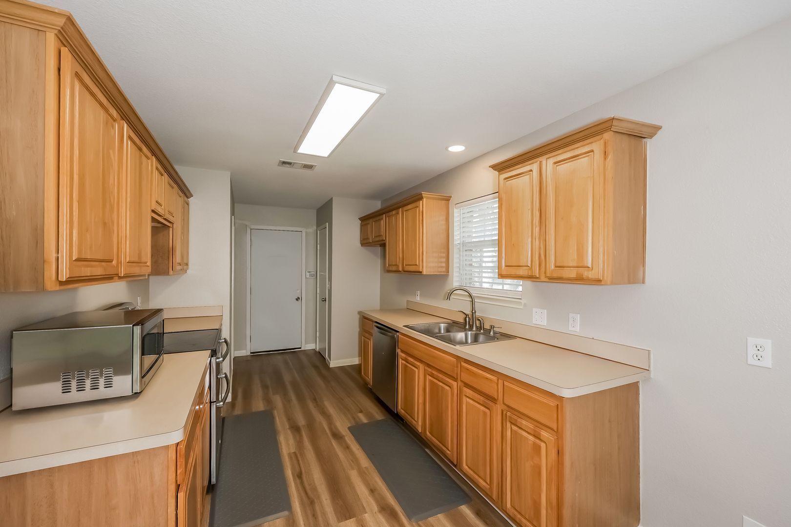 Building Photo - 321 Meadow Park Dr