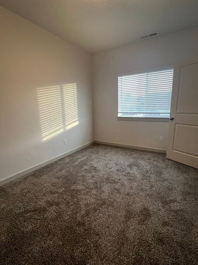 Building Photo - WELCOME TO SUNBEAM TOWNHOMES