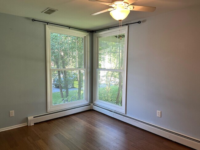 Building Photo - 856 Brickley Dr