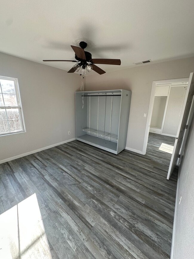 Building Photo - Newly Remodeled 3BR Home with Fireplace Ch...