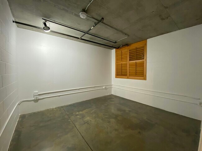 Building Photo - 1130 Flower St