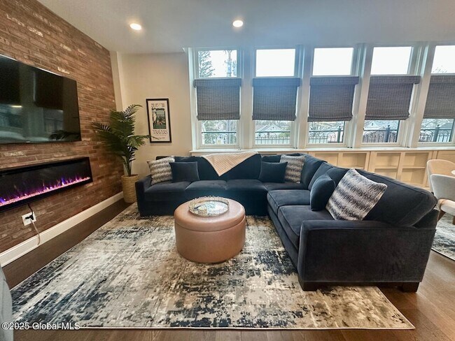 Building Photo - 77 Van Dam St