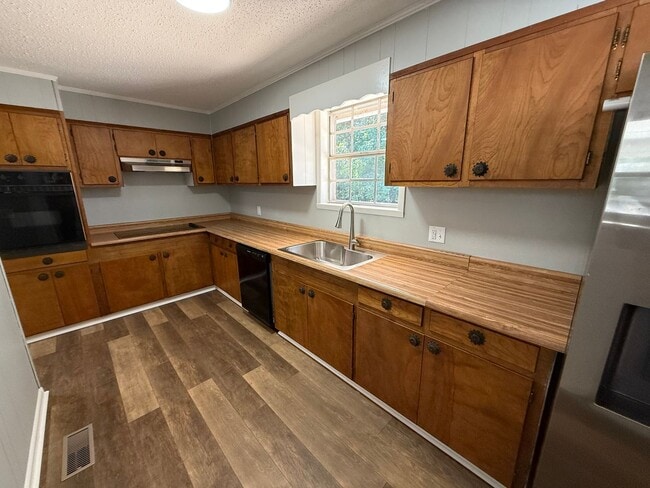Building Photo - CHARMING UPDATED HOME FOR RENT IN GUNTERSV...