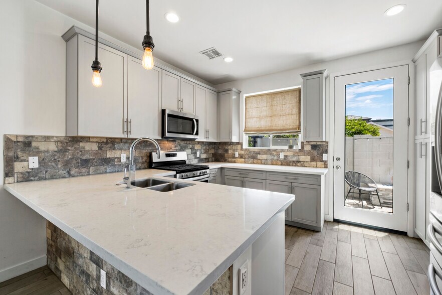 Building Photo - 3030 N 38th St