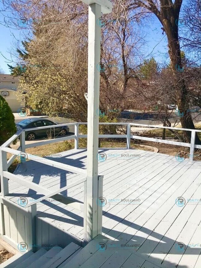 Building Photo - You will love this back yard!!
