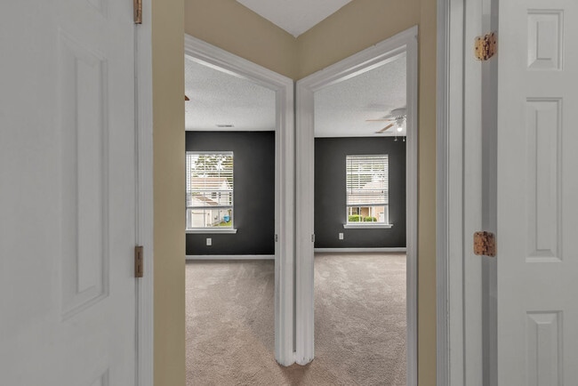 Building Photo - 106 Briar Hollow Dr