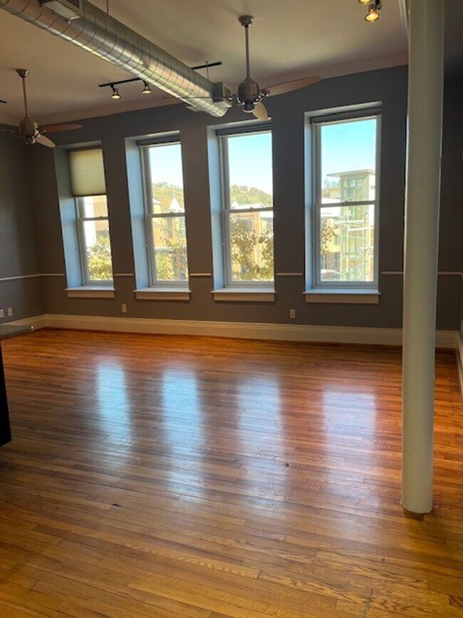 Building Photo - Available Condo in the Heart of Downtown A...