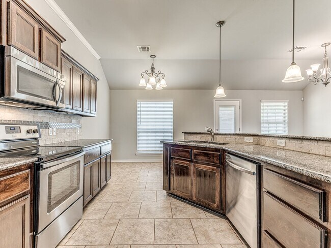 Building Photo - Updated Home + Montague Neighborhood + 3 b...