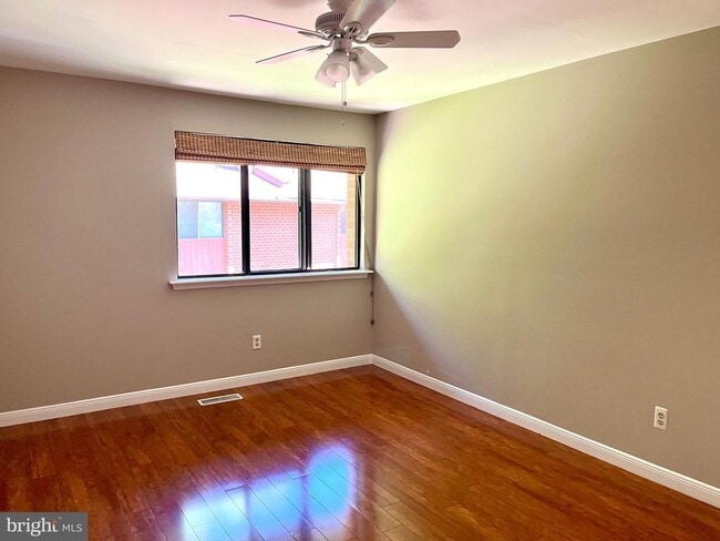 Building Photo - 306 Worthington Dr