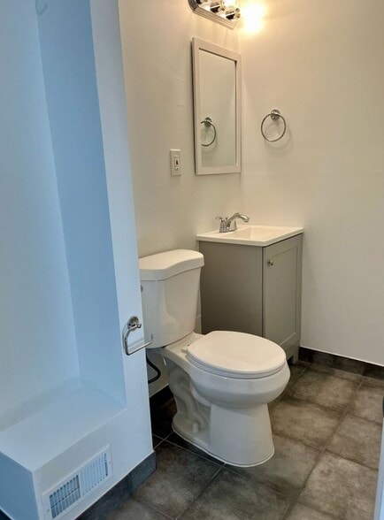 Building Photo - 5352 Fallriver Row Ct