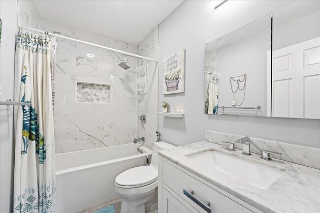 Building Photo - 100 Shearwater Ct E