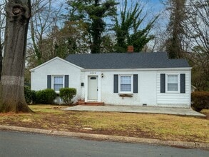 Building Photo - "Charming 3-Bedroom Home with Gleaming Hardwood Floors & 2 Full Baths in Prime Charlotte Location!"