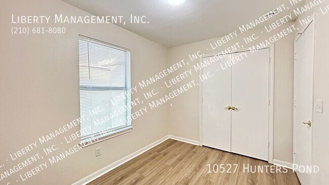 Building Photo - 10527 Hunters Pond