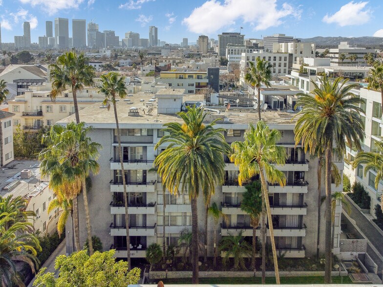 Building Photo - 121 S Palm Dr