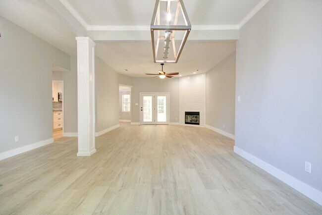 Building Photo - 205 Jarrett Ln