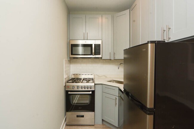 Building Photo - 508 W Belmont Ave