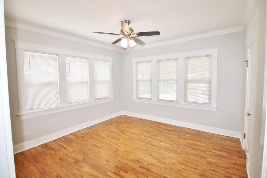 Building Photo - 1711 Villa Pl