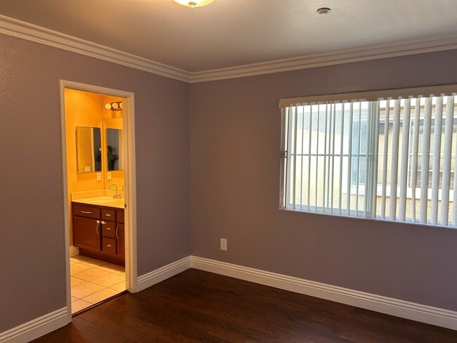 Building Photo - 8940 Deira Ln