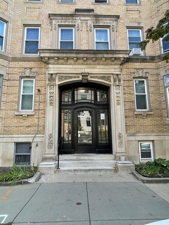Building Photo - 14 Palace Rd