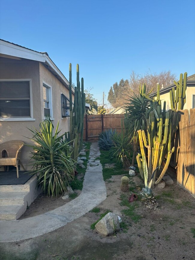 Building Photo - Cozy 2-Bed, 1-Bath in Alta Vista - Move in...