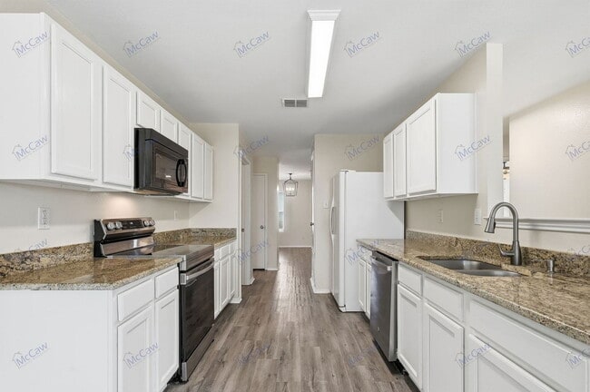 Building Photo - 2543 Barksdale Dr