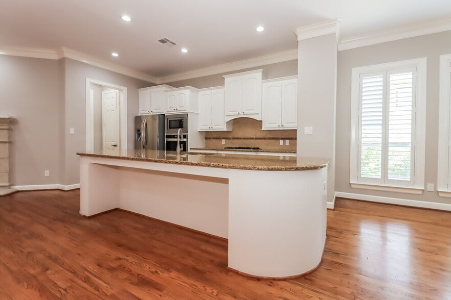 Building Photo - 1829 Oakdale St