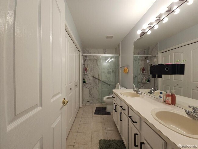 Building Photo - 45520 Morningside Dr