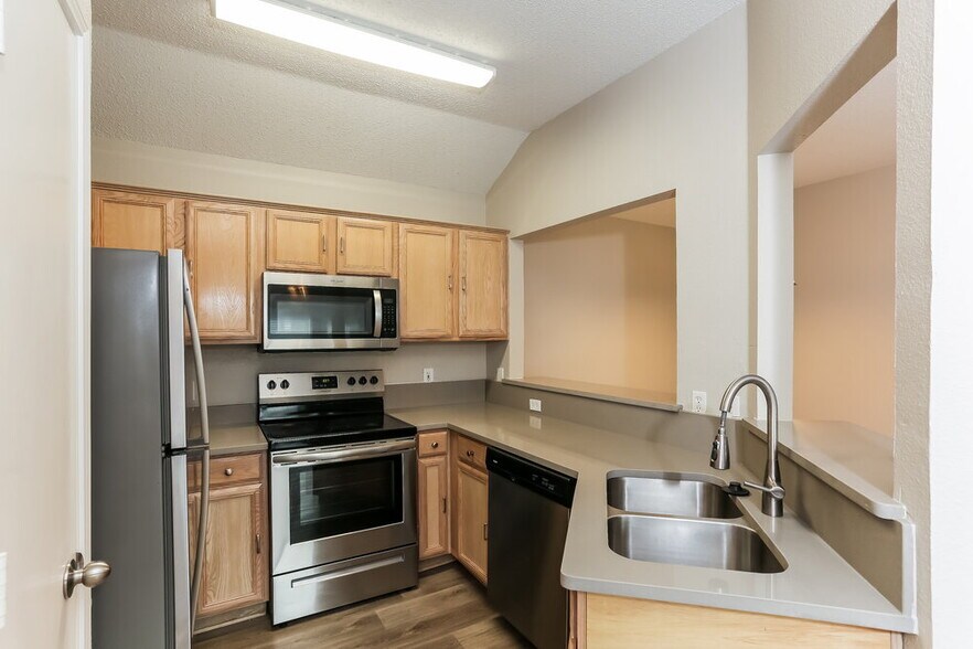 Building Photo - 7445 Arbor Hill Dr