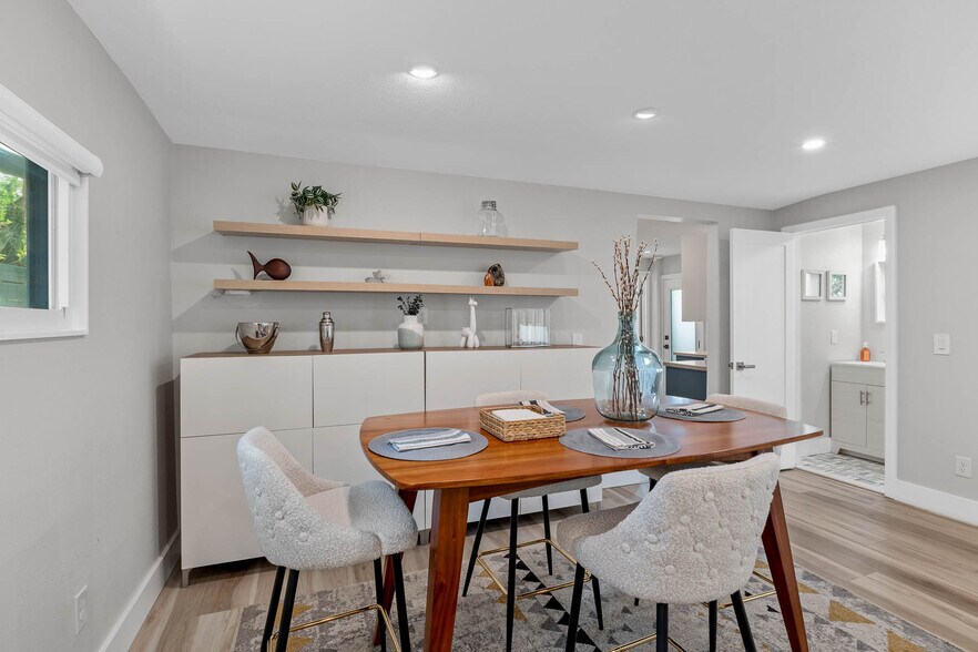 Building Photo - 228 E Harding St