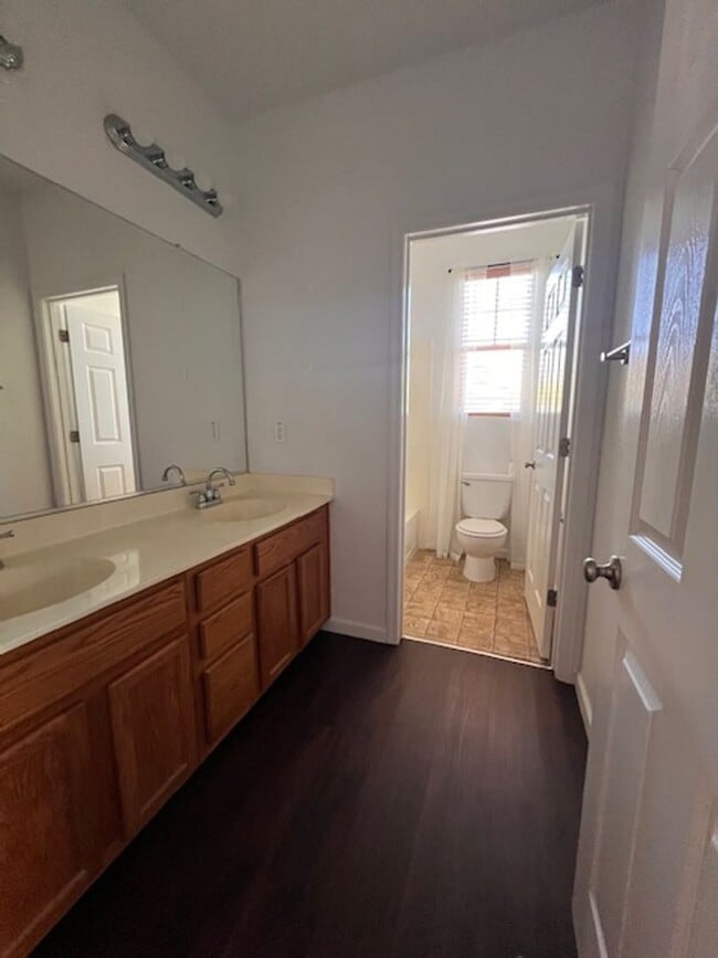 Building Photo - Available now! 5 Bedrooms and 4 full Bathr...