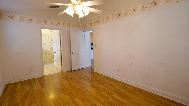 Building Photo - 3292 Emerson Ln