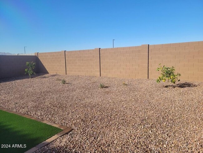 Building Photo - 16802 W Desert Mirage Dr