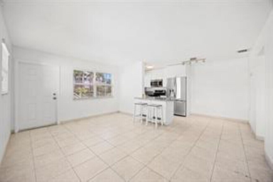 Building Photo - 2131 N Ocean Blvd