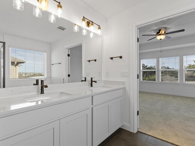 Building Photo - 633 Runnel Dr