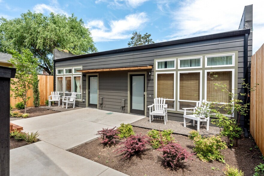 Building Photo - 4451 SE Division St