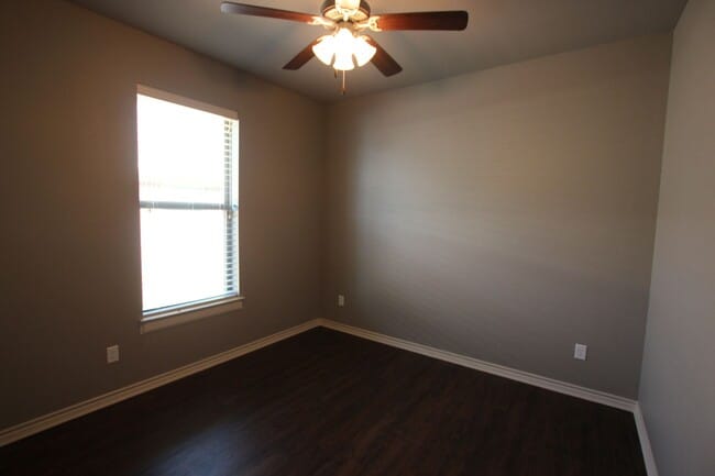 Building Photo - Beautiful 3 Bedroom 2 Bath Coming Soon in ...