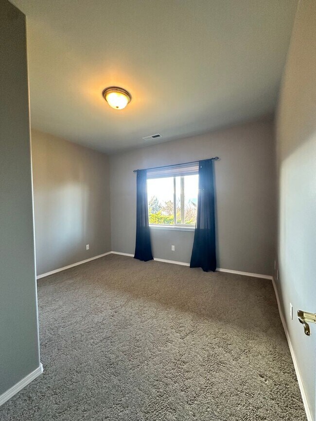 Building Photo - Stunning 4 Bedroom Briarwood Home with City View - MOVE IN SPECIAL $200 OFF
