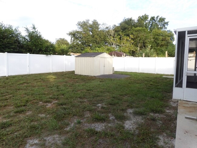 Building Photo - Cute 2 Bedroom 1 Bath with huge Screen Porch * Call Sheila M at 386-804-6675