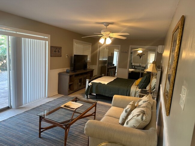 Building Photo - FT Myers Beach Amazing pool home