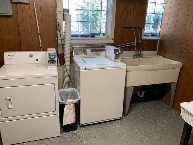 Building Photo - 1724 Wightman St